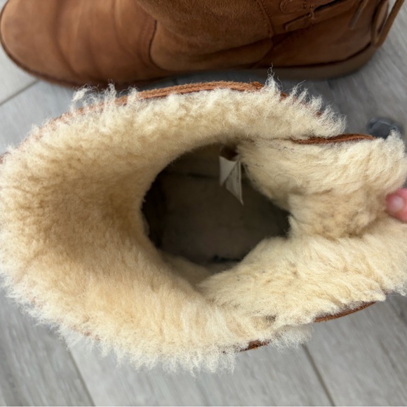 UGG Naiyah Lace-Back Genuine Leather Suede Shearling Boot Women’s - Picture 8 of 11